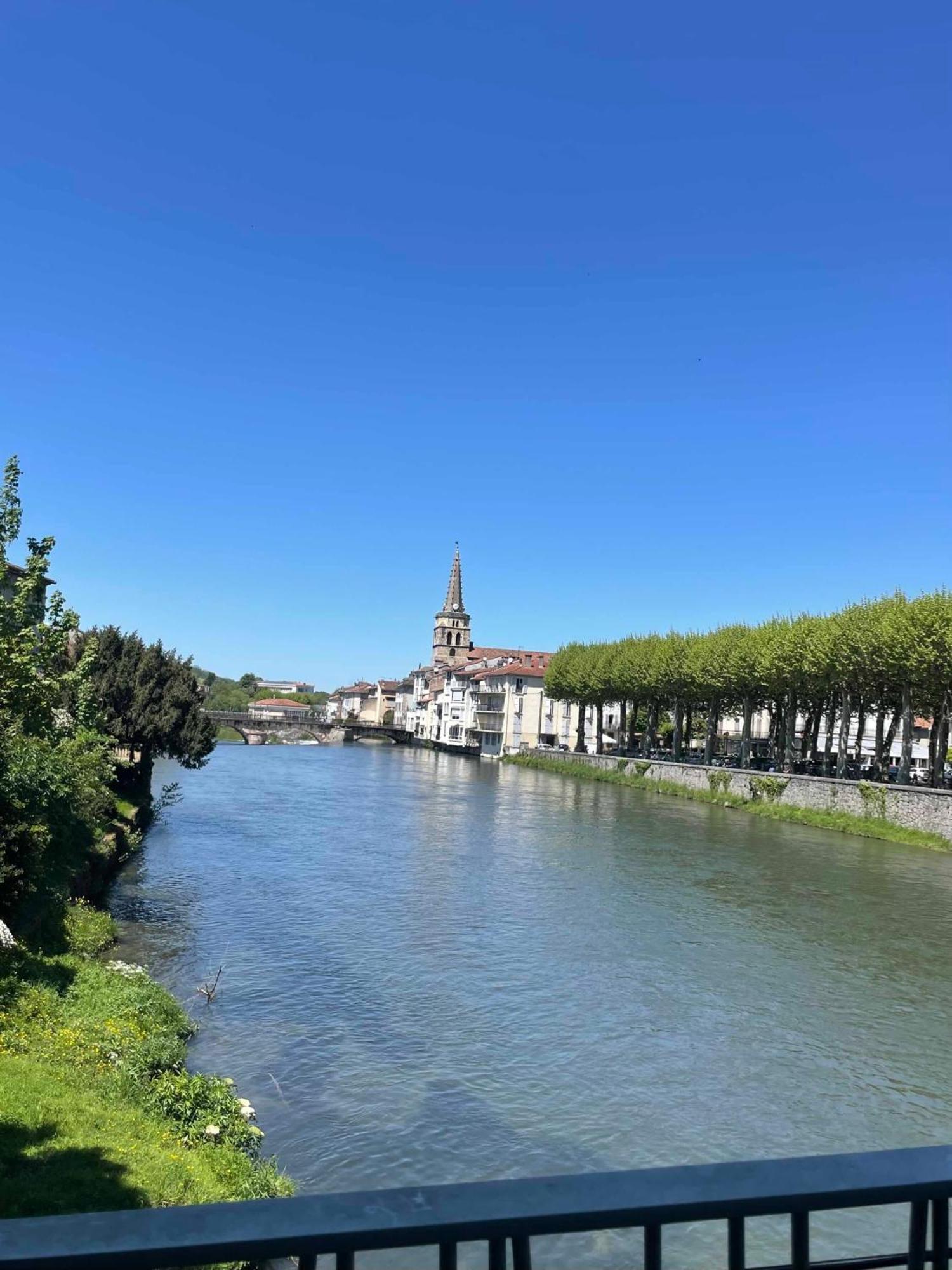 Domaine De Montfort